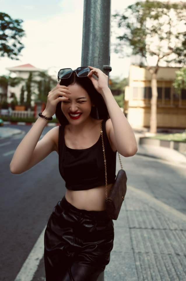 Bộ ảnh của nữ diễn viên nhanh chóng thu hút hơn 3.000 lượt "tim" từ người hâm mộ. Dưới bình luận, nhiều nghệ sĩ như Ninh Dương Lan Ngọc, Lã Thanh Huyền,.. xuýt xoa trước bức ảnh nóng bỏng.