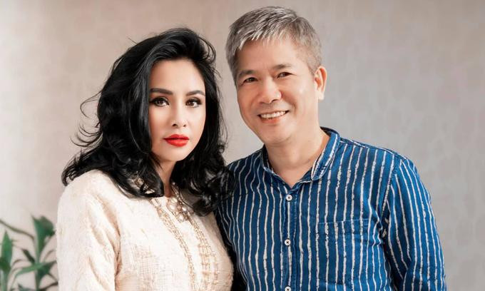 Vào đầu 2021, bác sĩ Tiến Hùng - bạn trai diva tiết lộ đã cầu hôn và được cô đồng ý.