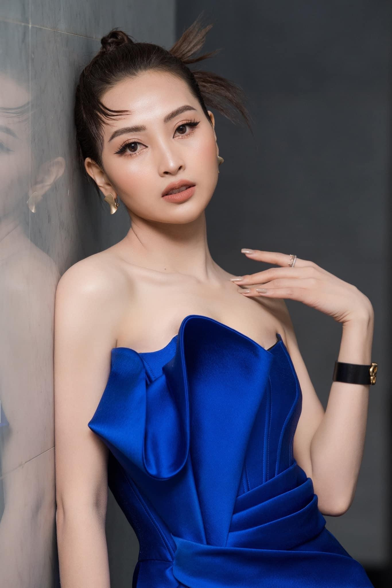 MCMù Tạt gợi cảm khoe nhan sắc trẻ trung. MCMù Tạt gợi cảm khoe nhan sắc trẻ trung.