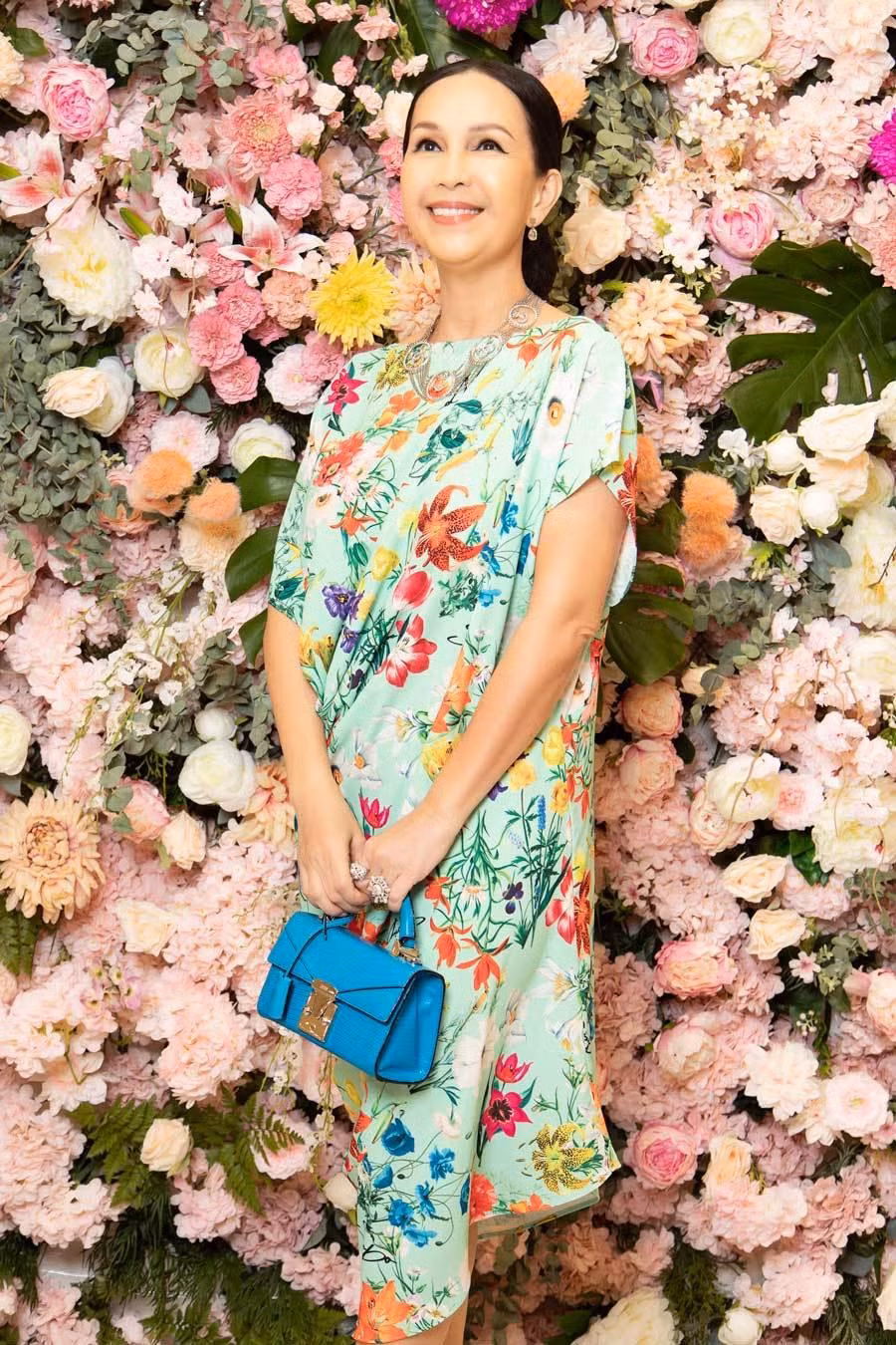 Dù đã bước sang tuổi 60 nhưng vẻ ngoài rạng rỡ, trẻ trung của Diễm My vẫn khiến nhiều người ghen tị.