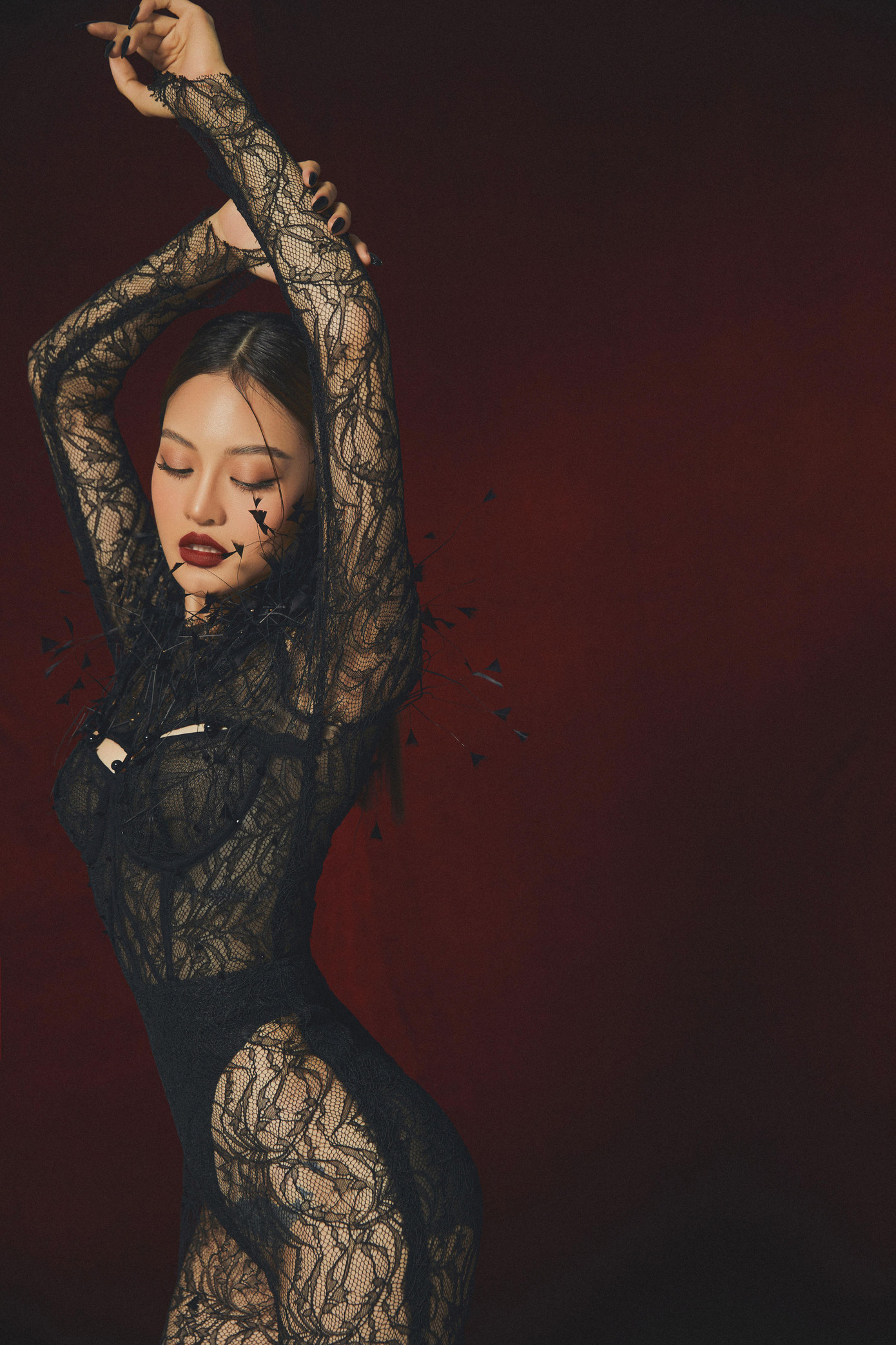 Nghỉ ngơi sau 2 năm vì dịch COVID - 19, Thùy Anh trở lại "đường đua showbiz" với loạt dấu mốc ấn tượng.