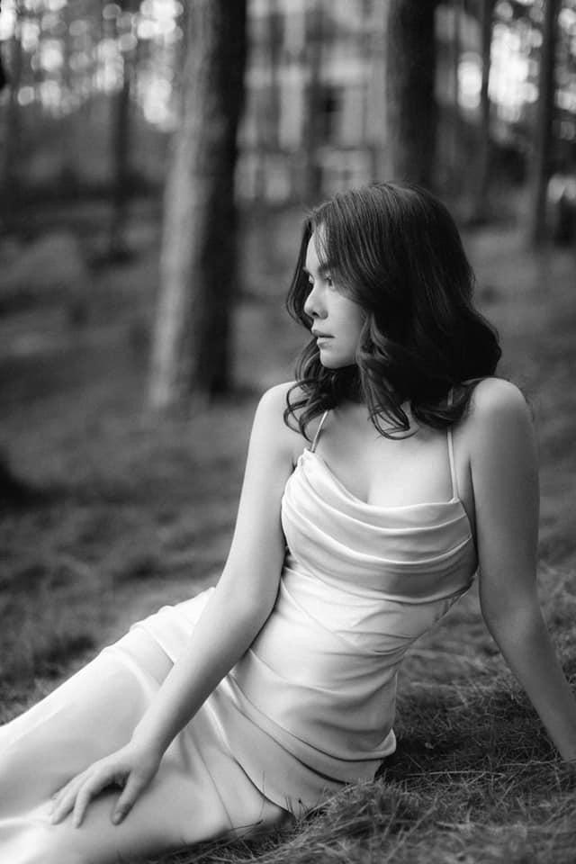 Trong một lần chia sẻ, nữ ca sĩ nhắn nhủ với con gái: "Người đàn ông bên cạnh mẹ sau này chắc chắn sẽ phải yêu thương các con trước tiên". Trong một lần chia sẻ, nữ ca sĩ nhắn nhủ với con gái: "Người đàn ông bên cạnh mẹ sau này chắc chắn sẽ phải yêu thương các con trước tiên".