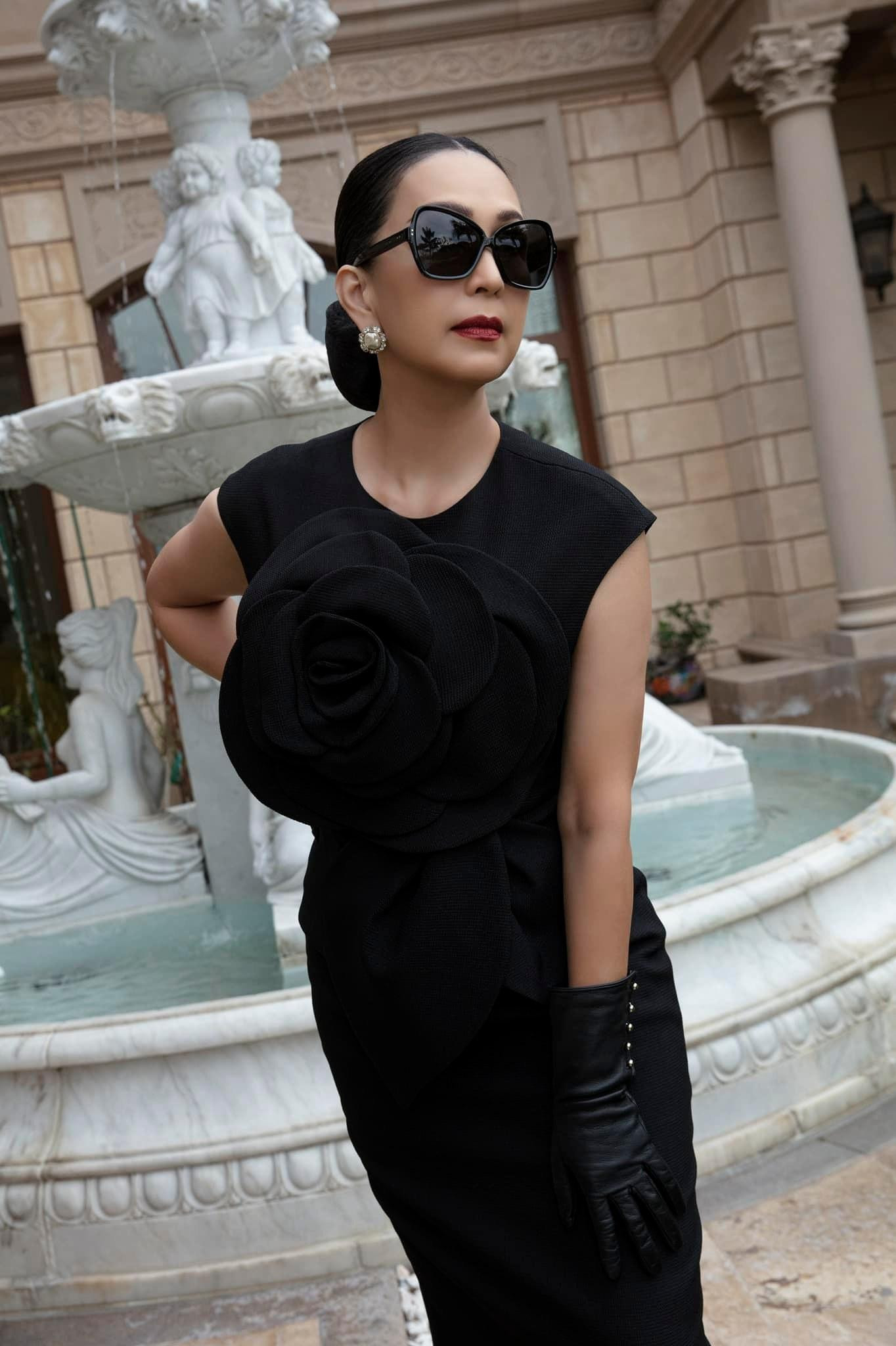 Bởi vậy, dù diện phong cách thời trang nào, người đẹp cũng tự tin "thả dáng" làm tôn lên vẻ đẹp riêng.