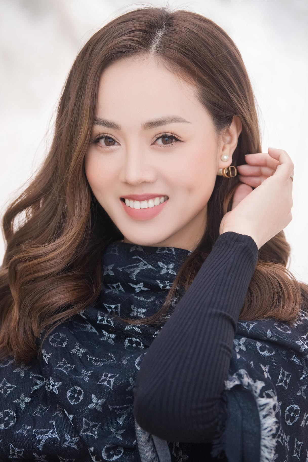 Bà xã Công Lý xinh đẹp, trẻ trung.