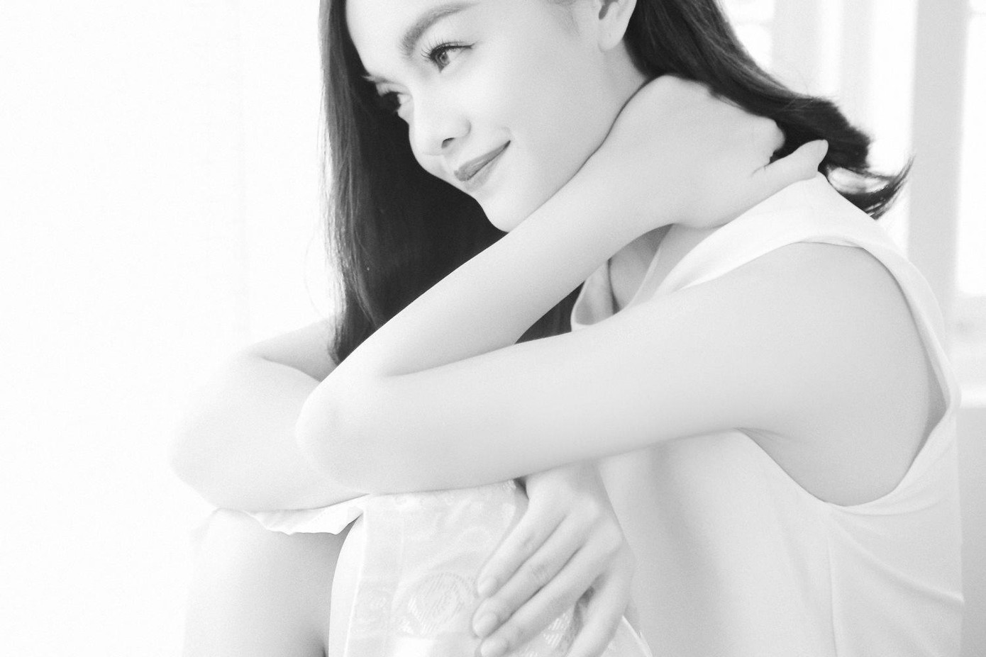 Không chỉ vậy, nữ ca sĩ liên tục tung loạt bộ ảnh đẹp hút hồn khán giả. Không chỉ vậy, nữ ca sĩ liên tục tung loạt bộ ảnh đẹp hút hồn khán giả.