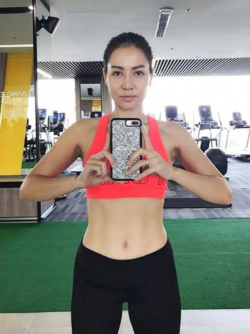 Chủ nhân ca khúc "Bay remix" cho hay: "Vận động và ăn sạch- ăn đúng- ăn kỉ luật - ăn có phương pháp giờ giấc là bí kíp để giảm cân nhé mọi người. Tập để giải phóng năng lượng, kích thích quá trình trao đổi chất và đốt calories tiêu hủy mỡ."