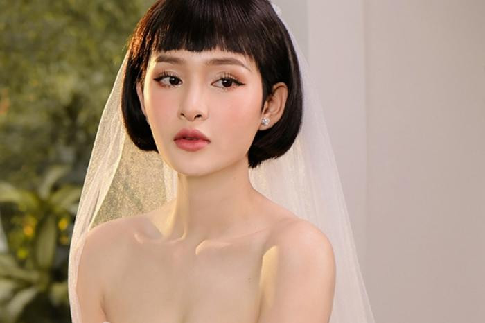 Sau cuộc thi The Voice 2017, Hiền Hồ là người có sự đột phá mạnh mẽ về sự nghiệp bởi chỉ trong vòng hơn một năm, cô đã có 3 MV đạt thành tích cao trên Youtube. Khởi đầu là Em ngày xưa khác rồi - 39 triệu view (tính đến nay), Rồi người thương cũng hóa người dưng - 76 triệu view và mới nhất Đừng ai nói tôi điên - 7,3 triệu view.