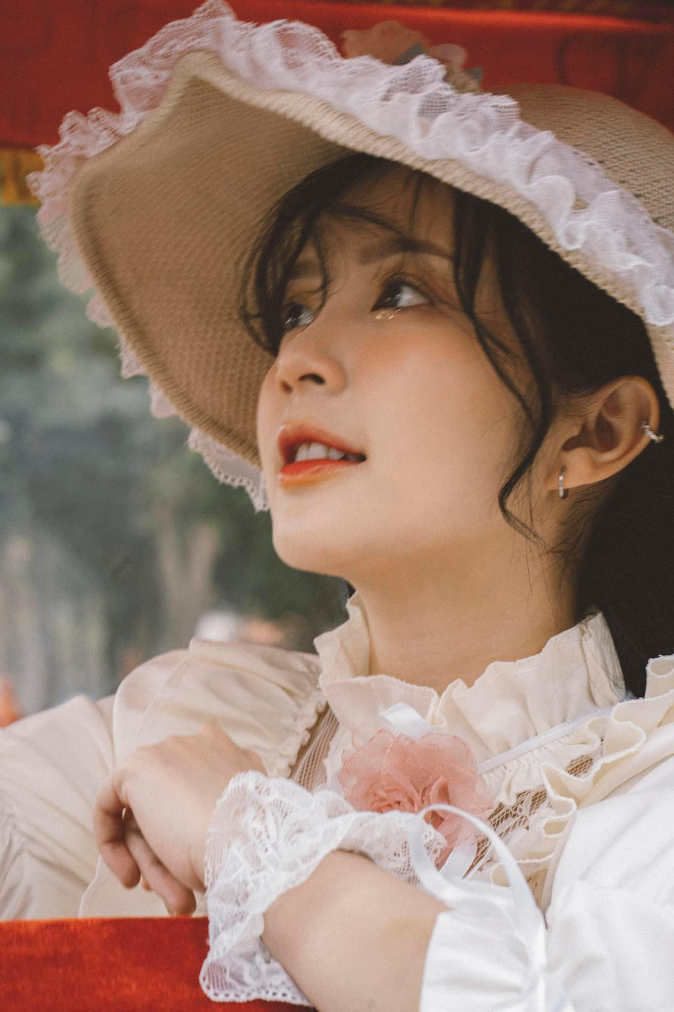 Mới đây, diễn viên Ngọc Huyền đăng tải bộ ảnh mới được chụp quanh con phố Hà Nội. Mới đây, diễn viên Ngọc Huyền đăng tải bộ ảnh mới được chụp quanh con phố Hà Nội.