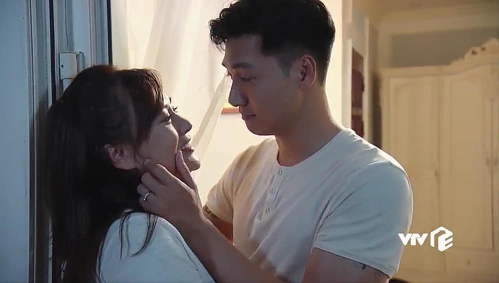 Phương Oanh - Mạnh Trường tạo dấu ấn trong "Hương vị tình thân". Phương Oanh - Mạnh Trường tạo dấu ấn trong "Hương vị tình thân".