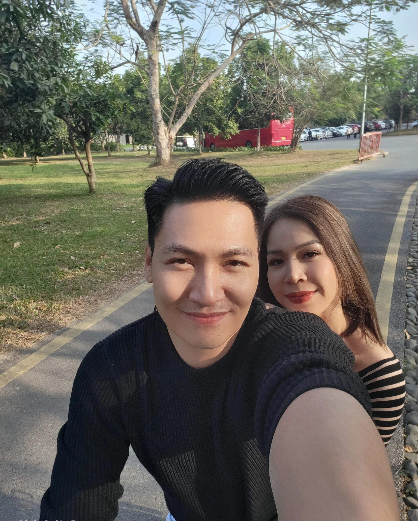 Mạnh Trường chia sẻ hậu phương vững chắc. Mạnh Trường chia sẻ hậu phương vững chắc.