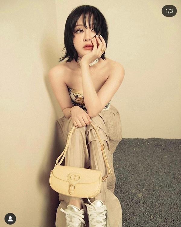 Bước vào showbiz không lâu, Hiền Hồ tiếp tục gặp trắc trở trong chuyện tình cảm. Thời điểm đó, cô vướng vào ồn ào tình cảm với ca sĩ Soobin Hoàng Sơn. Ngay khi biết cặp đôi hẹn hò, fan của nam ca sĩ lao vào chỉ trích cô khiến cô gặp nhiều áp lực, từng muốn bỏ nghề vì tiêu cực.