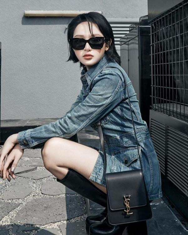 Không dừng lại ở đó, sóng gió tiếp tục đến với cô gái tuổi 20. Sau đó, Hiền Hồ tiếp tục phát hiện ra trong người có khối u. Năm 2015 khi mới chuyển vào Sài Gòn sống, Hiền Hồ từng giấu gia đình chuyện cô phát hiện có khối u lành tính. Cô một mình vào viện mổ khối u, giấu mẹ chuyện mình mắc bệnh.