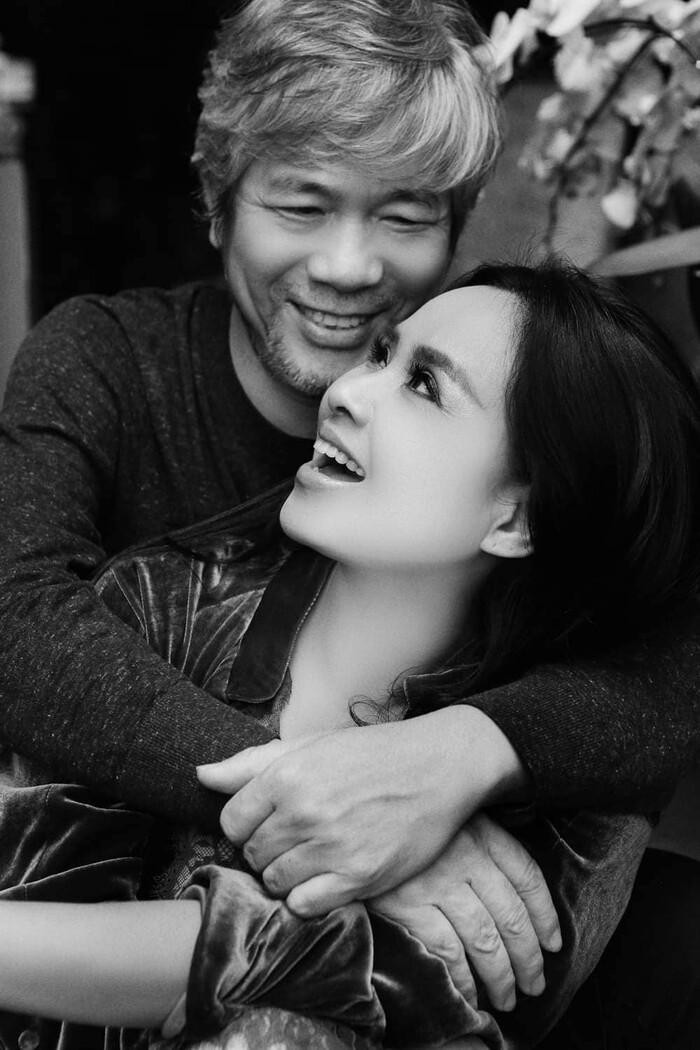 Dù không công khai quá nhiều về chuyện tình cảm nhưng những hé lộ nhỏ của nữ ca sĩ luôn được khán giả đón nhận, dành sự ngưỡng mộ cho cặp đôi.