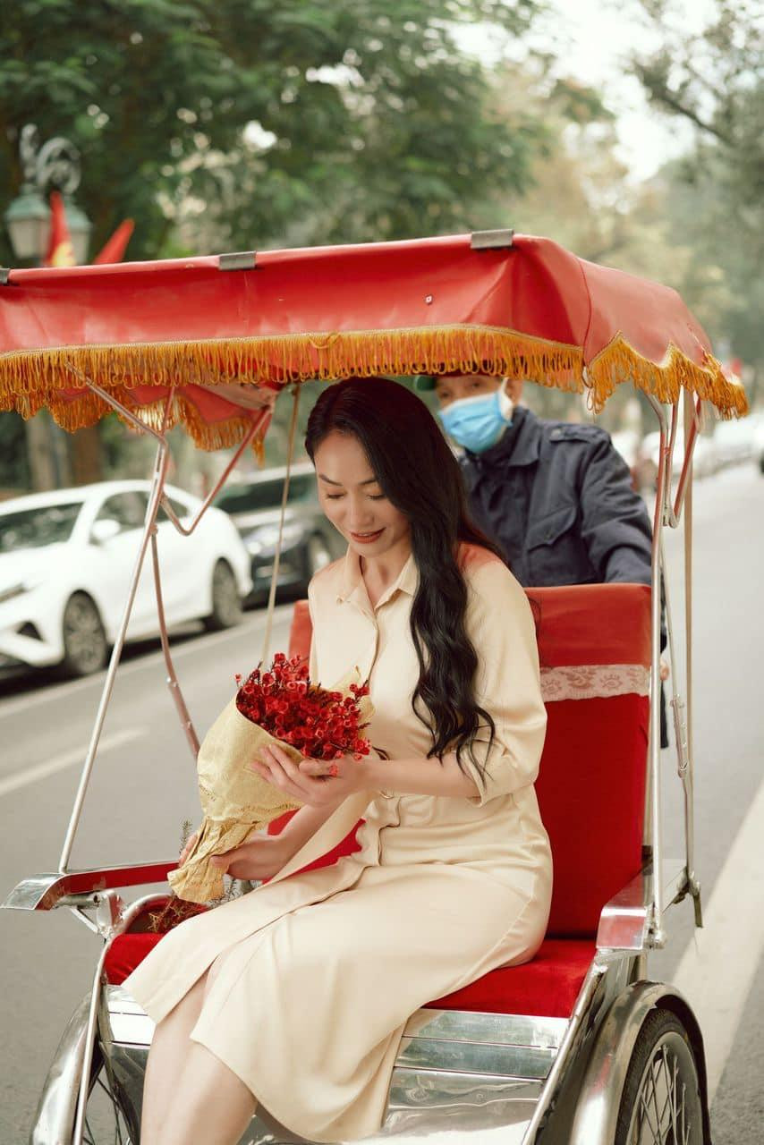 Bộ ảnh đón Tết nhanh chóng nhận được hơn 2.000 lượt yêu thích từ khán giả cùng nhiều bình luận ngưỡng mộ.