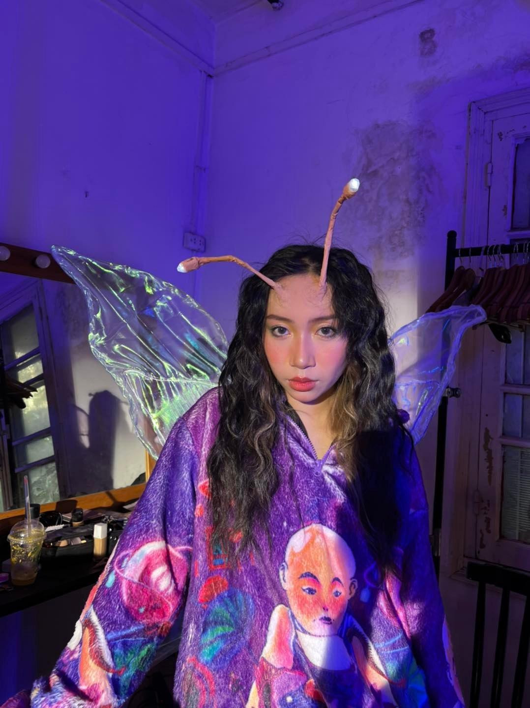 Mỹ Anh (2002) là một trong những ca sĩ trẻ triển vọng đang được lòng khán giả. Nữ ca sĩ được biết đến là con gái Diva Mỹ Linh - nhạc sĩ Anh Quân. Tuy nhiên con đường Mỹ Anh theo đuổi khác hẳn phong cách với bố mẹ. Mỹ Anh (2002) là một trong những ca sĩ trẻ triển vọng đang được lòng khán giả. Nữ ca sĩ được biết đến là con gái Diva Mỹ Linh - nhạc sĩ Anh Quân. Tuy nhiên con đường Mỹ Anh theo đuổi khác hẳn phong cách với bố mẹ.