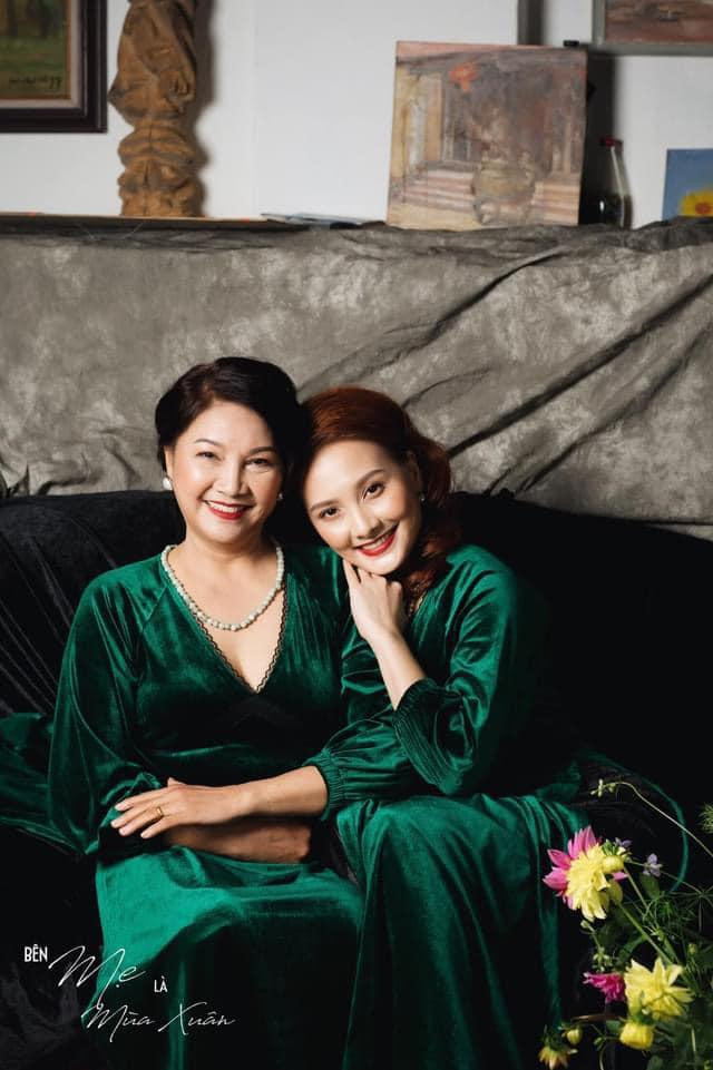 Đôi mắt "biết cười" chính là điểm thu hút của hai "chị em" trong nhà.