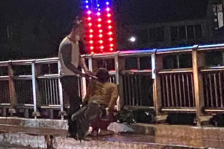 Vụ việc hiện đang được lực lượng Công an tỉnh Quảng Ngãi điều tra, làm rõ. Vụ việc hiện đang được lực lượng Công an tỉnh Quảng Ngãi điều tra, làm rõ.