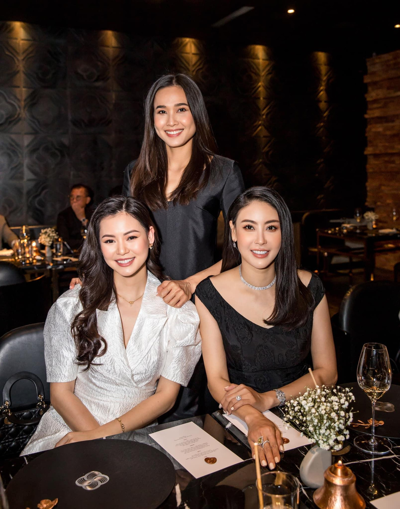 “Gia đình là nơi cuộc sống bắt đầu và tình yêu không bao giờ kết thúc” - Hà Kiều Anh