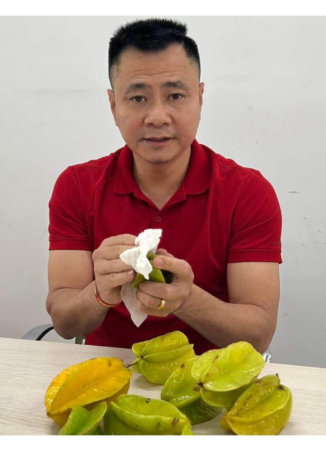 NSND Tự Long chia sẻ dòng trạng thái thú vị: "Tập Táo Quân nhưng lại ăn khế." NSND Tự Long chia sẻ dòng trạng thái thú vị: "Tập Táo Quân nhưng lại ăn khế."