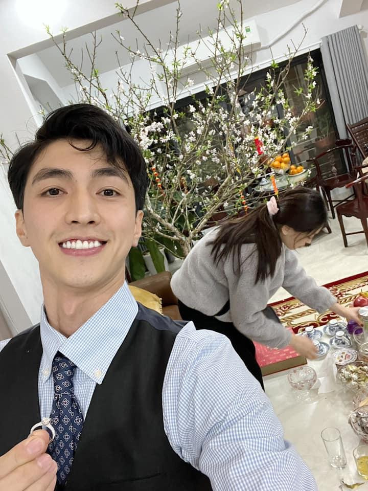 Theo Bình An, mỗi ngày anh đều giấu bạn gái lôi nhẫn ra "check - in" trong sự hồi hộp sợ bại lộ.