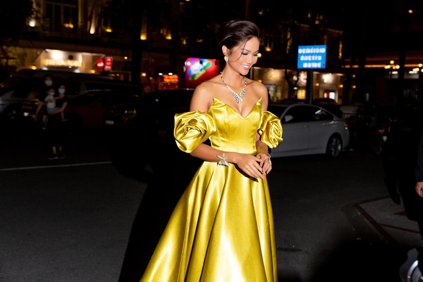 Nàng hậu nhận được nhiều lời khen có cánh từ sự chuẩn bị chỉn chu, lịch sự.