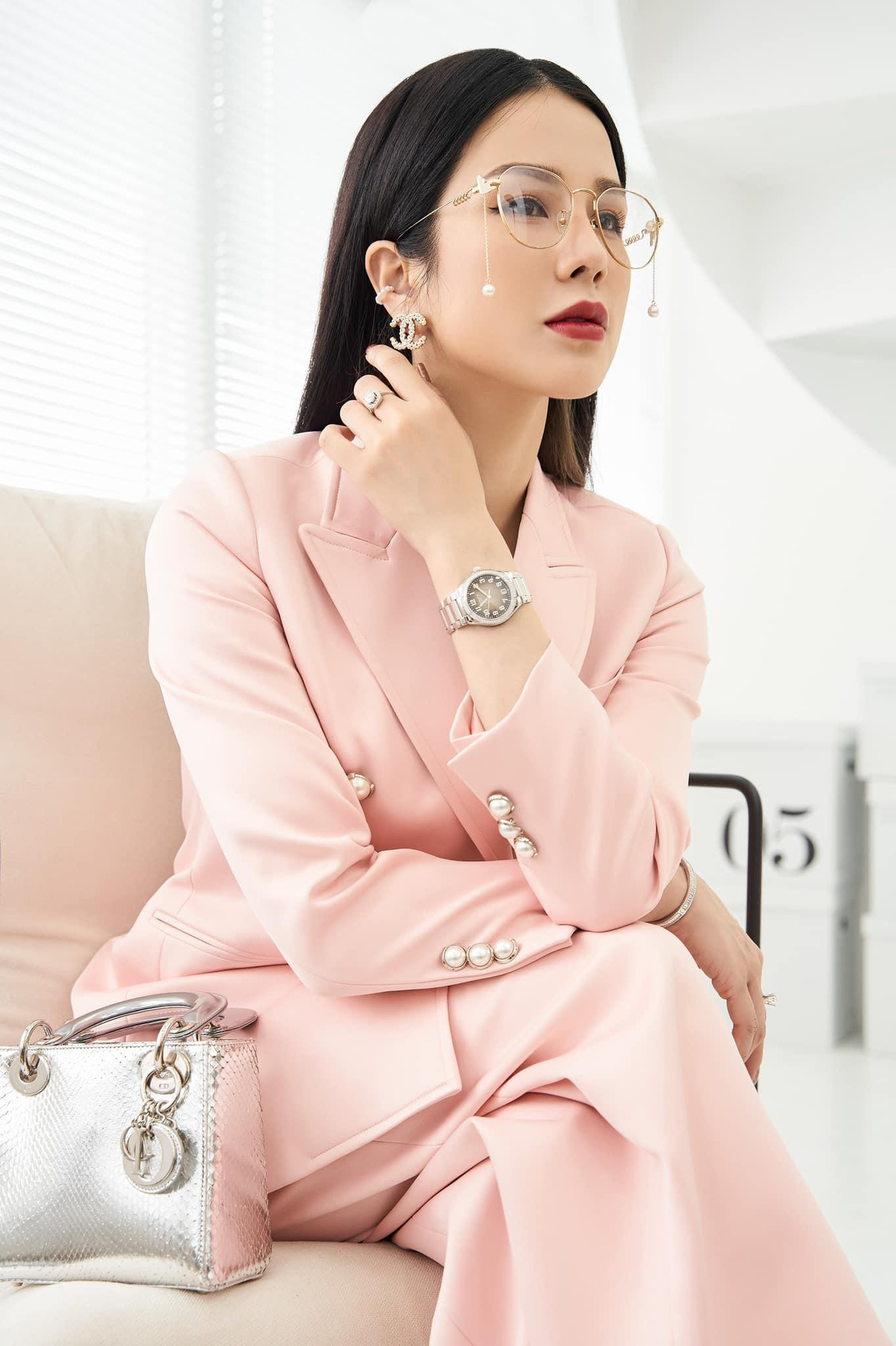 Diệp Lâm Anh khoe nhan sắc xinh đẹp sau sóng gió hôn nhân.