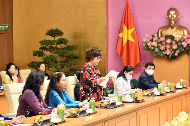 Bà Thái Hương, Chủ tịch Hiệp hội Nữ doanh nhân Việt Nam phát biểu tại buổi gặp mặt. Ảnh: VGP/Đình Nam Bà Thái Hương, Chủ tịch Hiệp hội Nữ doanh nhân Việt Nam phát biểu tại buổi gặp mặt. Ảnh: VGP/Đình Nam