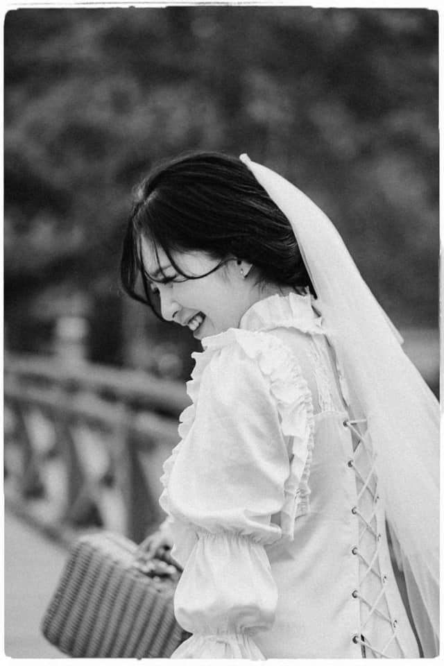 Là diễn viên "tay ngang" bước vào điện ảnh, Ngọc Huyền là một trong số những gương mặt trẻ nhận được nhiều lời khen ngợi từ khán giả qua cách diễn xuất chân thực, cảm xúc. Là diễn viên "tay ngang" bước vào điện ảnh, Ngọc Huyền là một trong số những gương mặt trẻ nhận được nhiều lời khen ngợi từ khán giả qua cách diễn xuất chân thực, cảm xúc.