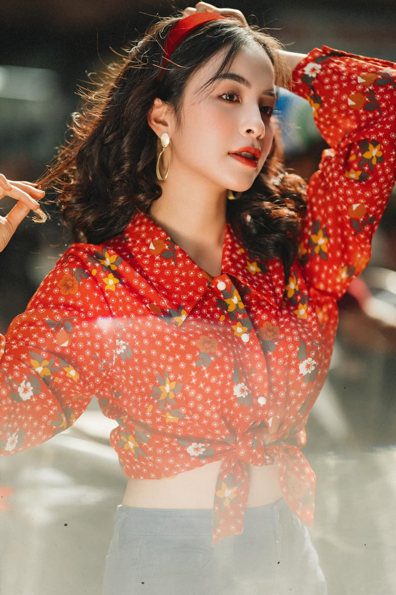 Trần Vân, nữ diễn viên đóng vai Hoài 'Phố trong làng' cùng Duy Hưng (vai Hiếu) đang tạo nhiều sự chú ý. Trần Vân, nữ diễn viên đóng vai Hoài 'Phố trong làng' cùng Duy Hưng (vai Hiếu) đang tạo nhiều sự chú ý.