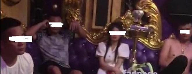 Các "vị khách" có mặt tại quán karaoke Luxury thời điểm cơ quan Công an kiểm tra Các "vị khách" có mặt tại quán karaoke Luxury thời điểm cơ quan Công an kiểm tra