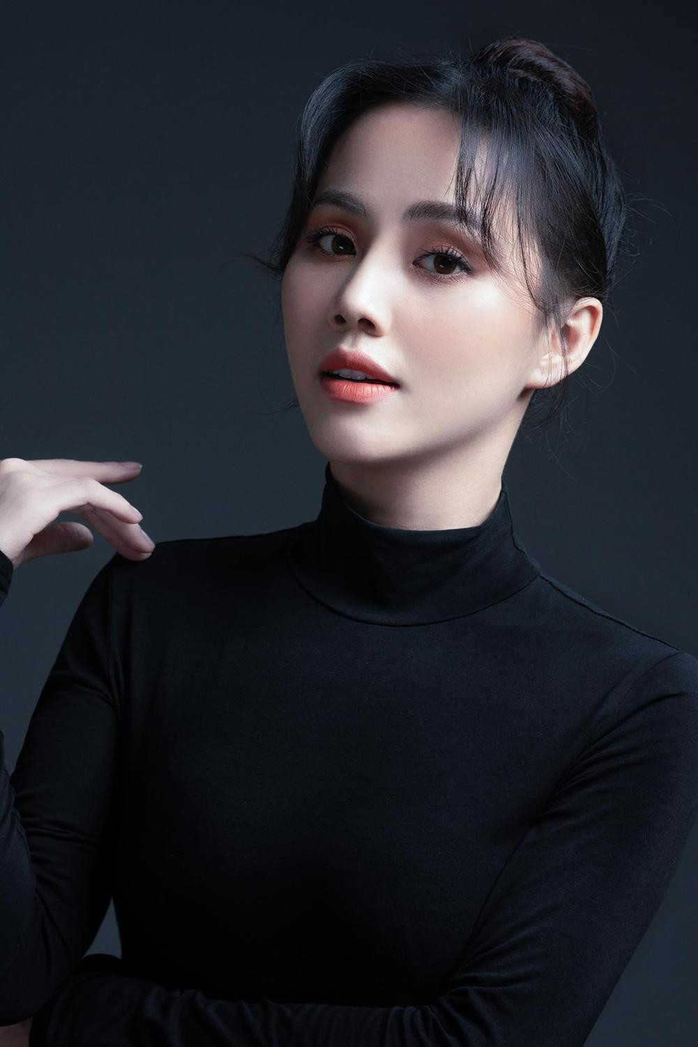 Khác với hai diễn viên giản dị, vai Hải do diễn viên Minh Thu nhận vai là tạo hình gây nhiều ấn tượng cho người xem. Khác với hai diễn viên giản dị, vai Hải do diễn viên Minh Thu nhận vai là tạo hình gây nhiều ấn tượng cho người xem.