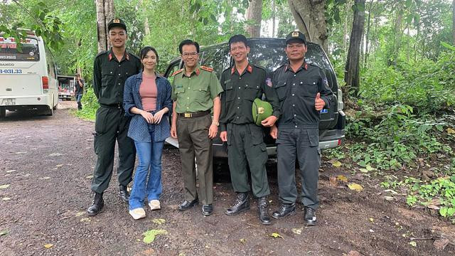 Theo chia sẻ của Thanh Bi đây là một bộ phim có kịch bản rất thu hút và cô rất thích nhân vật mình đảm nhiệm. Theo chia sẻ của Thanh Bi đây là một bộ phim có kịch bản rất thu hút và cô rất thích nhân vật mình đảm nhiệm.