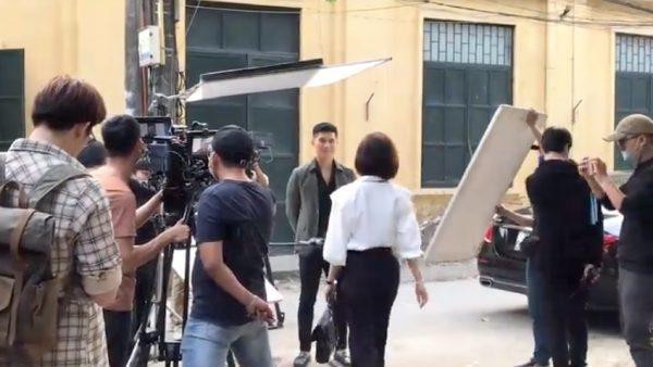 Điều đặc biệt trong phần 2, trên trang TikTok, nhiều khán giả chia sẻ đoạn clip Lâm Bảo Châu xuất hiện cùng Huyền Lizzie trong một buổi quay. Nhiều bình luận đoán nam diễn viên sẽ là nhân vật bất ngờ xuất hiện trong phần 2. Chưa rõ vai trò nhưng sự xuất hiện của Lâm Bảo Châu đang khiến người hâm mộ mong ngóng.