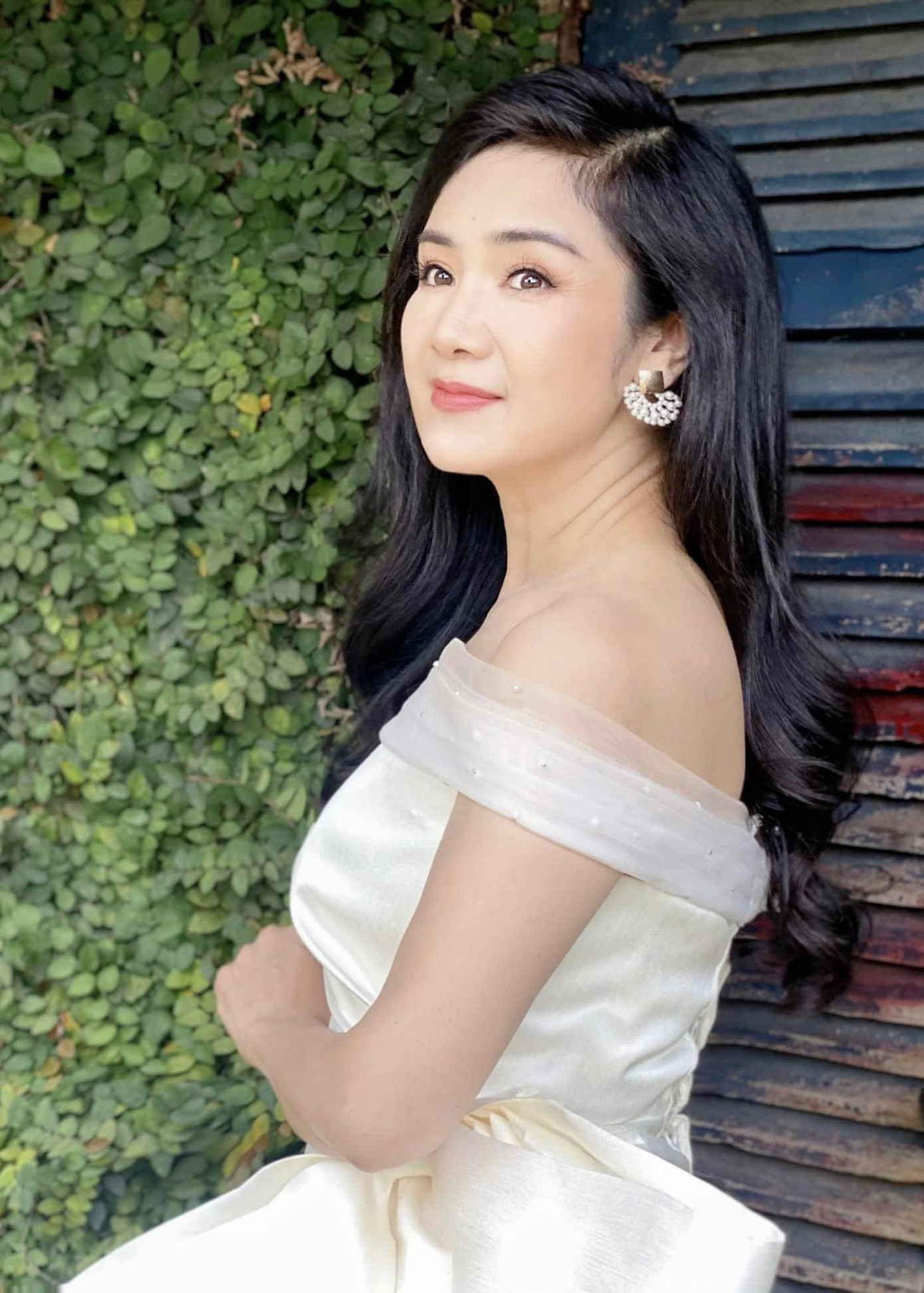 NSND Thu Hà xinh đẹp ở tuổi ngoài 50. NSND Thu Hà xinh đẹp ở tuổi ngoài 50.