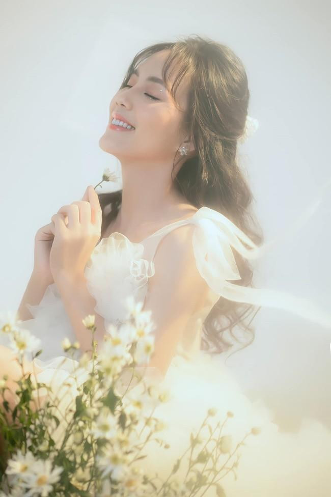 Những khoảnh khắc trẻ trung, nhan sắc "không tuổi" được nữ diễn viên phủ sóng trên trang cá nhân, thu hút "ngàn tim" của khán giả. Những khoảnh khắc trẻ trung, nhan sắc "không tuổi" được nữ diễn viên phủ sóng trên trang cá nhân, thu hút "ngàn tim" của khán giả.