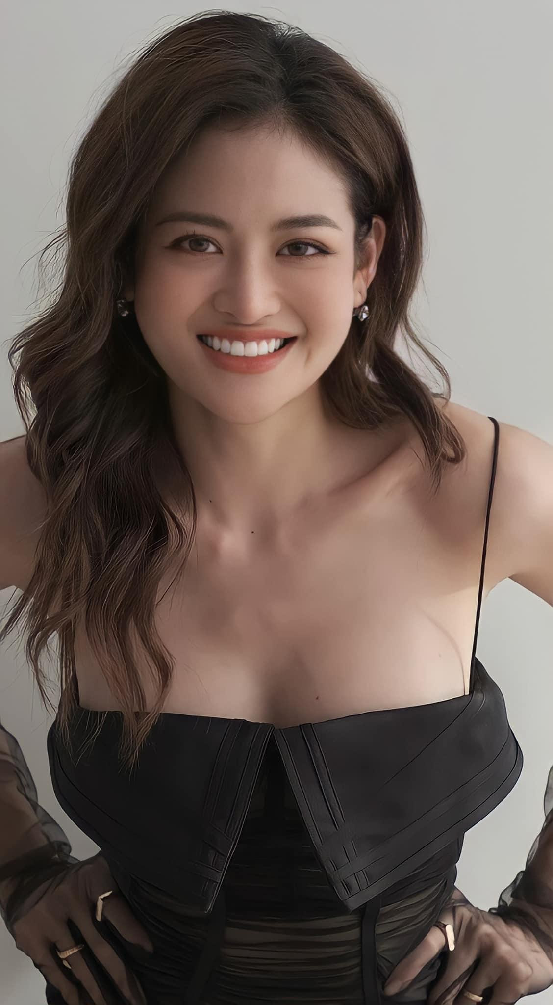 Ngoài ra, một lối sống tích cực là chìa khóa để người đẹp sở hữu nhan sắc thăng hạng, thần thái tích cực tươi mới gửi đến khán giả.