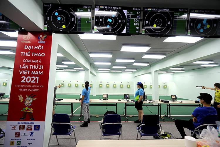 Trường bắn, nơi tổ chức được đặt tại Trung tâm Huấn luyện thể thao Quốc gia Hà Nội đã được đầu tư kinh phí sửa chữa hàng trăm tỷ đồng để chuẩn bị cho SEA Games 31 theo tiêu chuẩn châu lục với các trang thiết bị hiện đại.