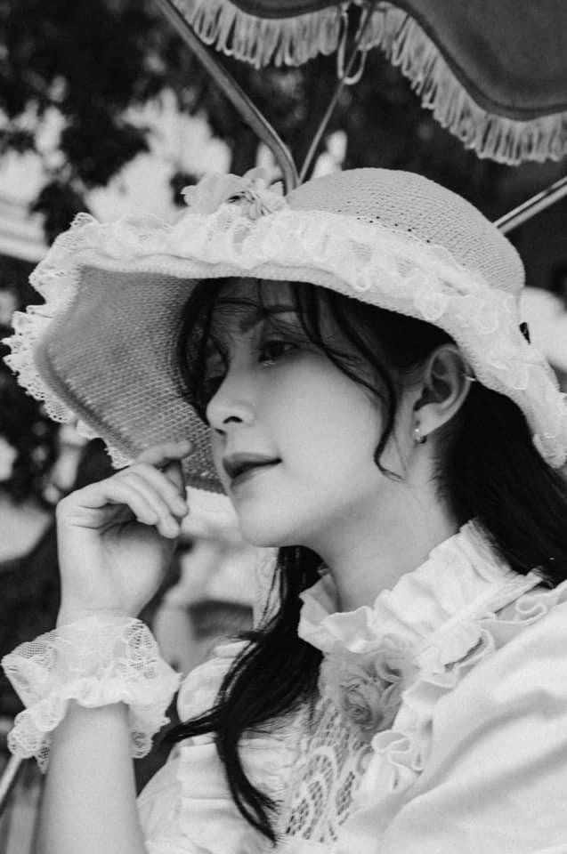 Nữ diễn viên từng đảm nhận vai Jun - tình địch của Dương Xoăn (Bảo Hân) trong Những Ngày Không Quên và vai Mai – con gái thứ 2 của bác sỹ Nghị (NSƯT Hoàng Hải) và bà Diễm (Ngọc Lan) trong Mặt Nạ Gương. Nữ diễn viên từng đảm nhận vai Jun - tình địch của Dương Xoăn (Bảo Hân) trong Những Ngày Không Quên và vai Mai – con gái thứ 2 của bác sỹ Nghị (NSƯT Hoàng Hải) và bà Diễm (Ngọc Lan) trong Mặt Nạ Gương.