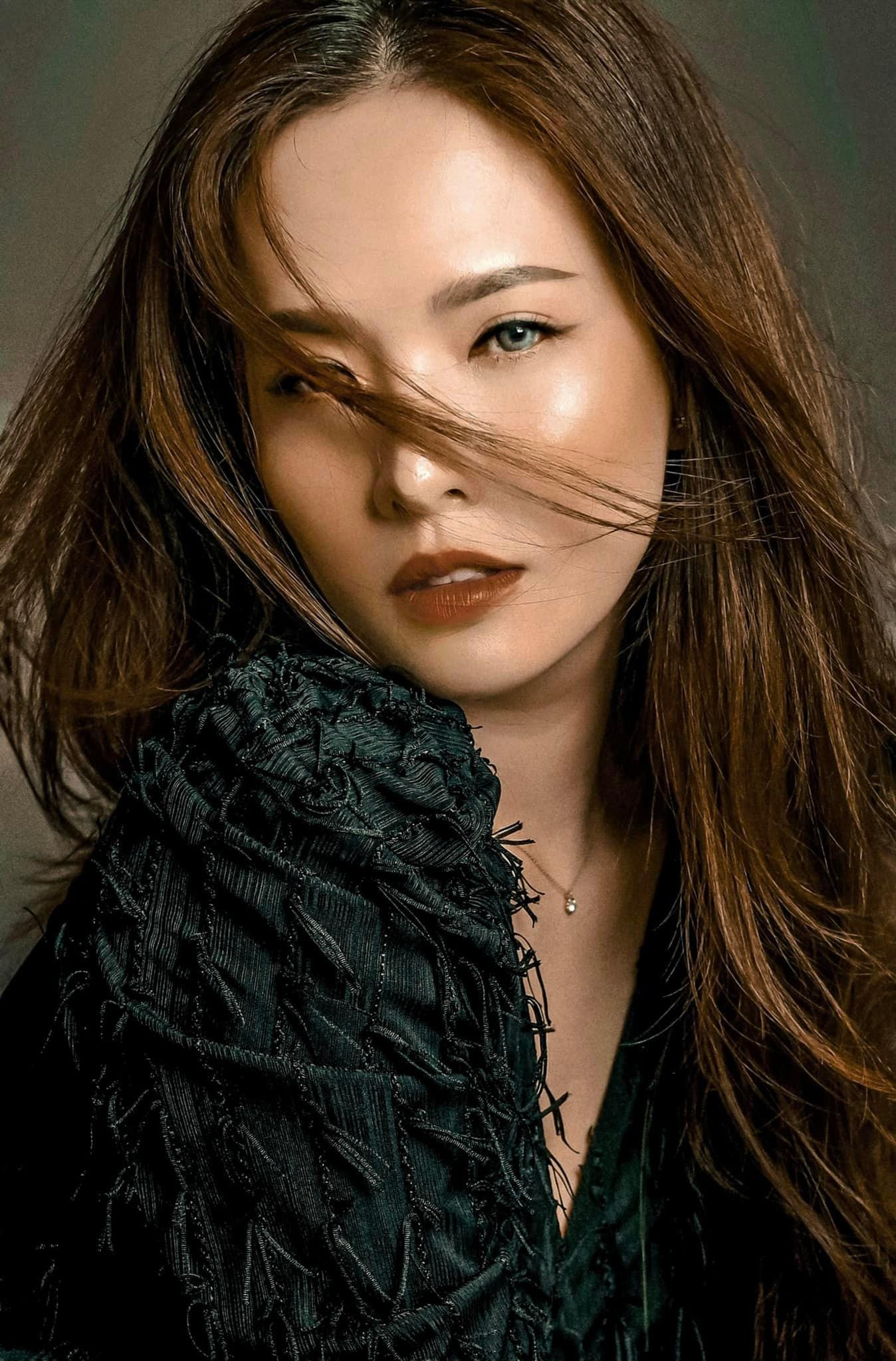 Đan Lê tung ảnh nghệ thuật khoe nhan sắc &quot;vượt thời gian&quot;.