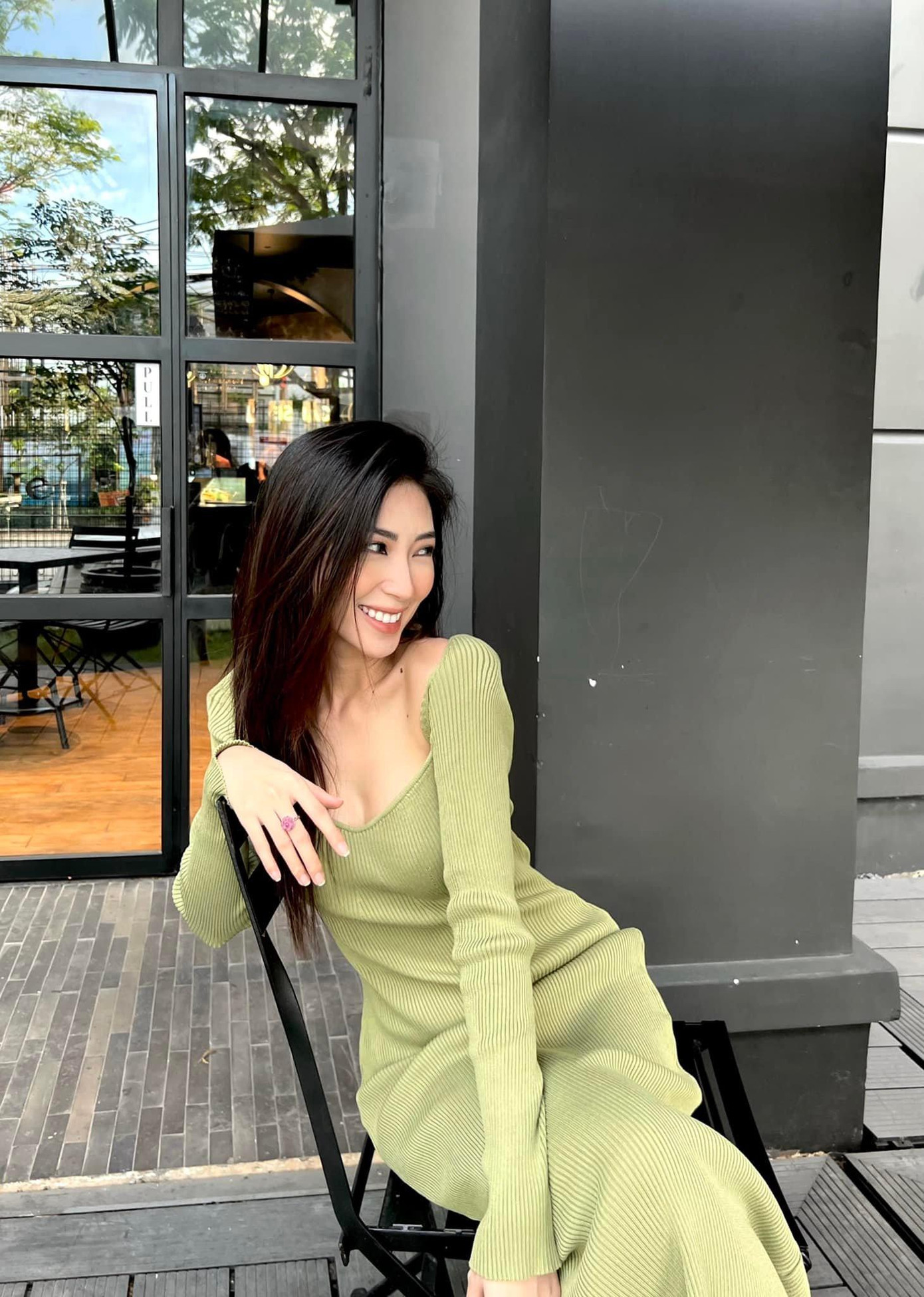 Khổng Tú Quỳnh trẻ trung ở tuổi 30. Khổng Tú Quỳnh trẻ trung ở tuổi 30.