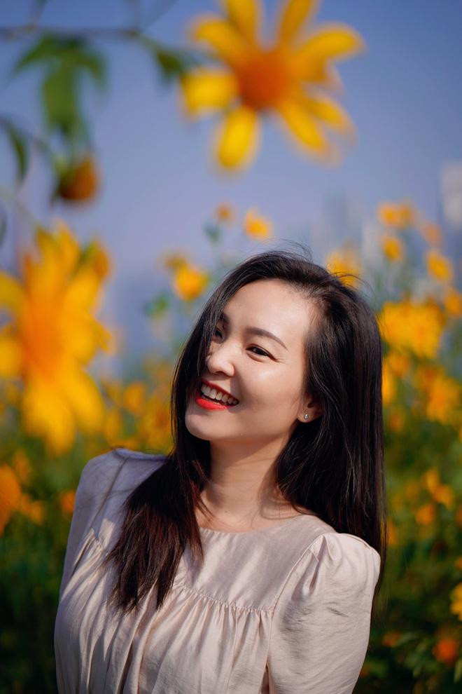 Nhan sắc mộc mạc, xinh đẹp của BTV cũng khiến nhiều khán giả xiêu lòng.