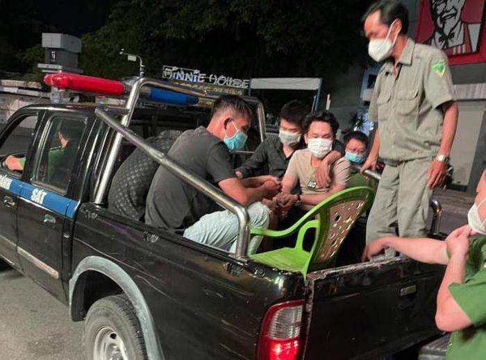 6 đối tượng sử dụng ma túy được đưa về trụ sở Công an.