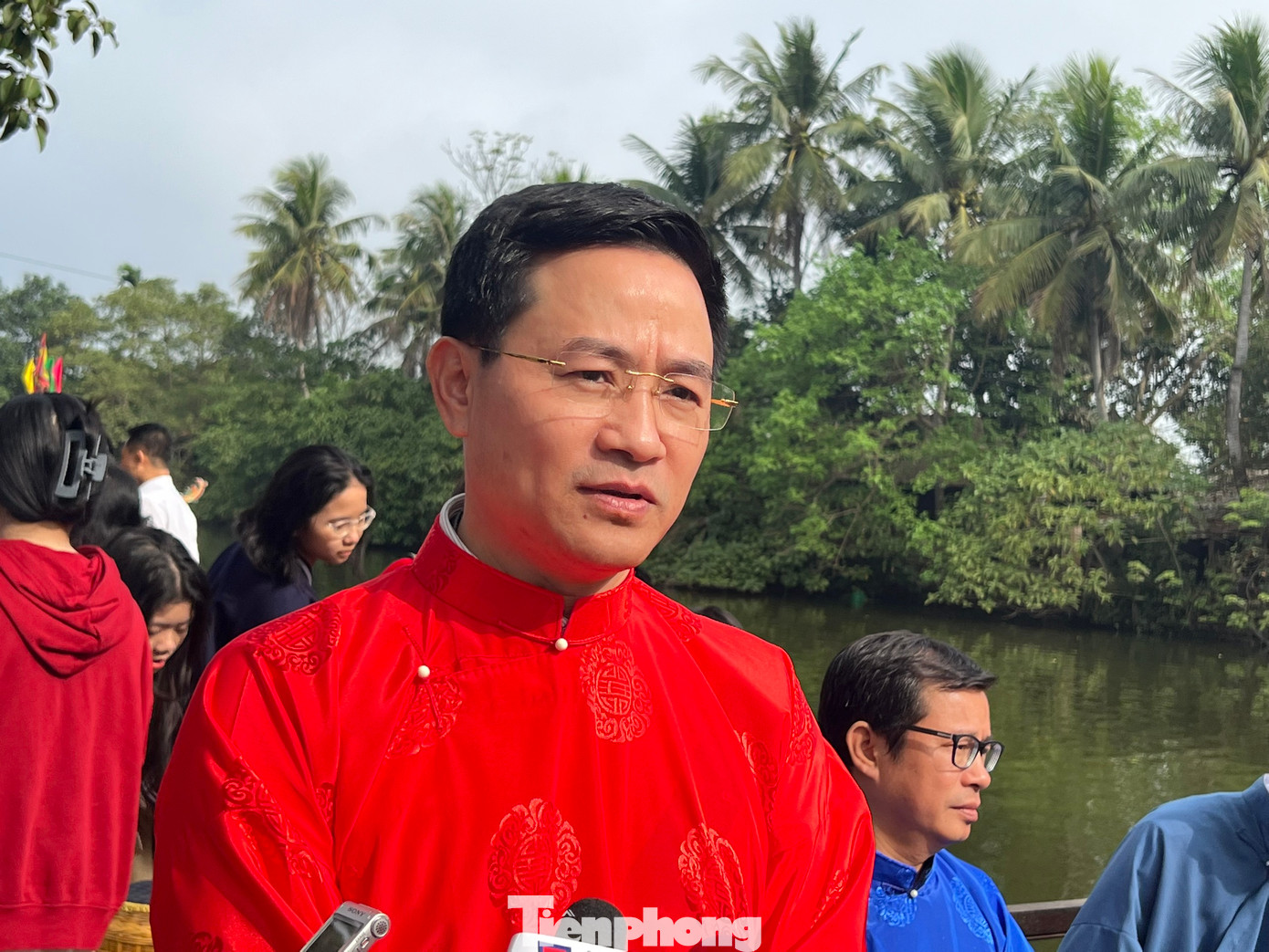 Ông Trần Anh Tuấn - Bí thư thị ủy Sơn Tây - cho biết Sơn Tây là thủ phủ của xứ Đoài, hội tụ các nét văn hóa đặc sắc của xứ Đoài. “Đây là năm thứ ba Tết làng Việt được tổ chức. Chúng tôi muốn khôi phục các nét văn hóa truyền thống của người dân Đường Lâm nói riêng, người Việt ở đồng bằng Bắc Bộ nói chung từ đó bảo tồn các giá trị tốt đẹp, lan tỏa các giá trị văn hóa, du lịch đến bạn bè quốc tế”, ông Trần Anh Tuấn nói. Du lịch trải nghiệm Ẩm thực truyền thống Bắc Bộ - Làng cổ Đường Lâm, thị xã Sơn Tây được trao giải thưởng Sản phẩm Du lịch bền vững ASEAN. Lễ trao giải diễn ra 26/1 tại Lào.