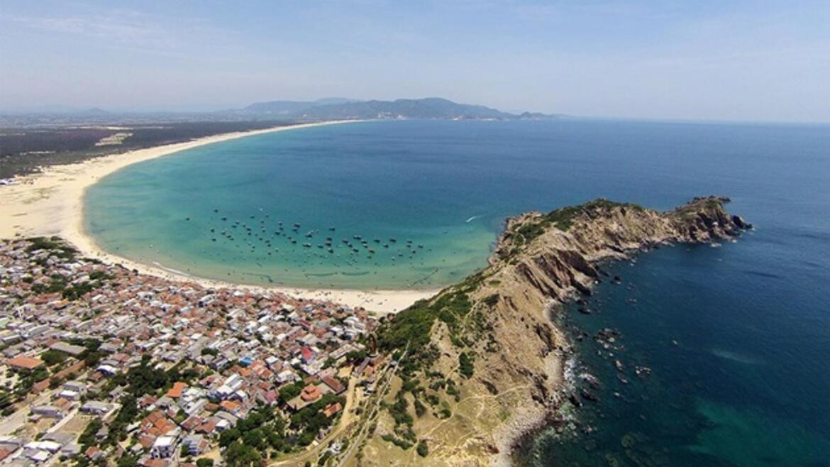 Thiên nhiên ưu đãi Bình Định để phát triển du lịch.