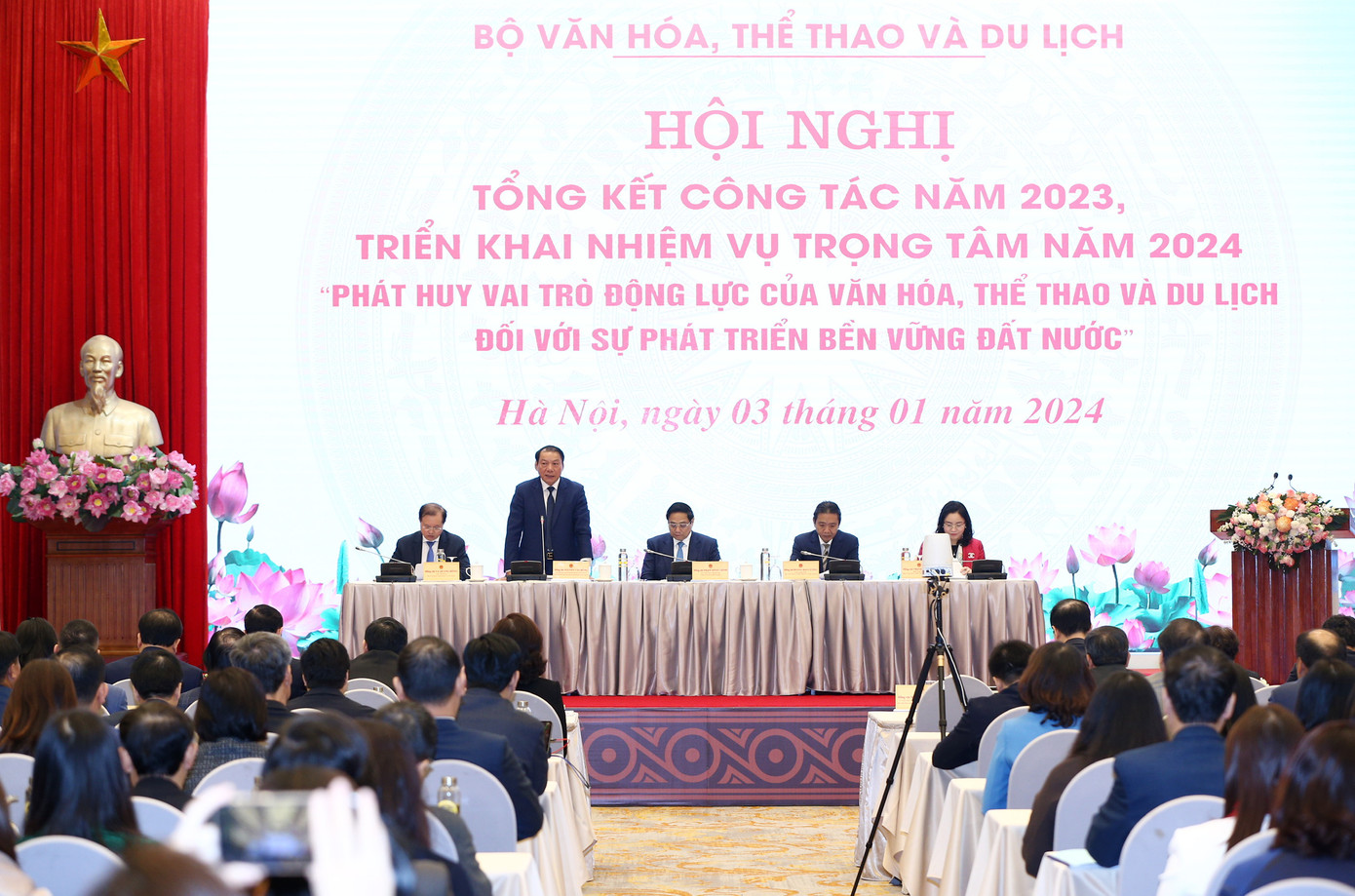 Hội nghị Tổng kết công tác năm 2023, triển khai nhiệm vụ năm 2024 có sự tham dự của nhiều đại biểu trong ngành văn hóa. Ảnh: Trần Huấn. Hội nghị Tổng kết công tác năm 2023, triển khai nhiệm vụ năm 2024 có sự tham dự của nhiều đại biểu trong ngành văn hóa. Ảnh: Trần Huấn.