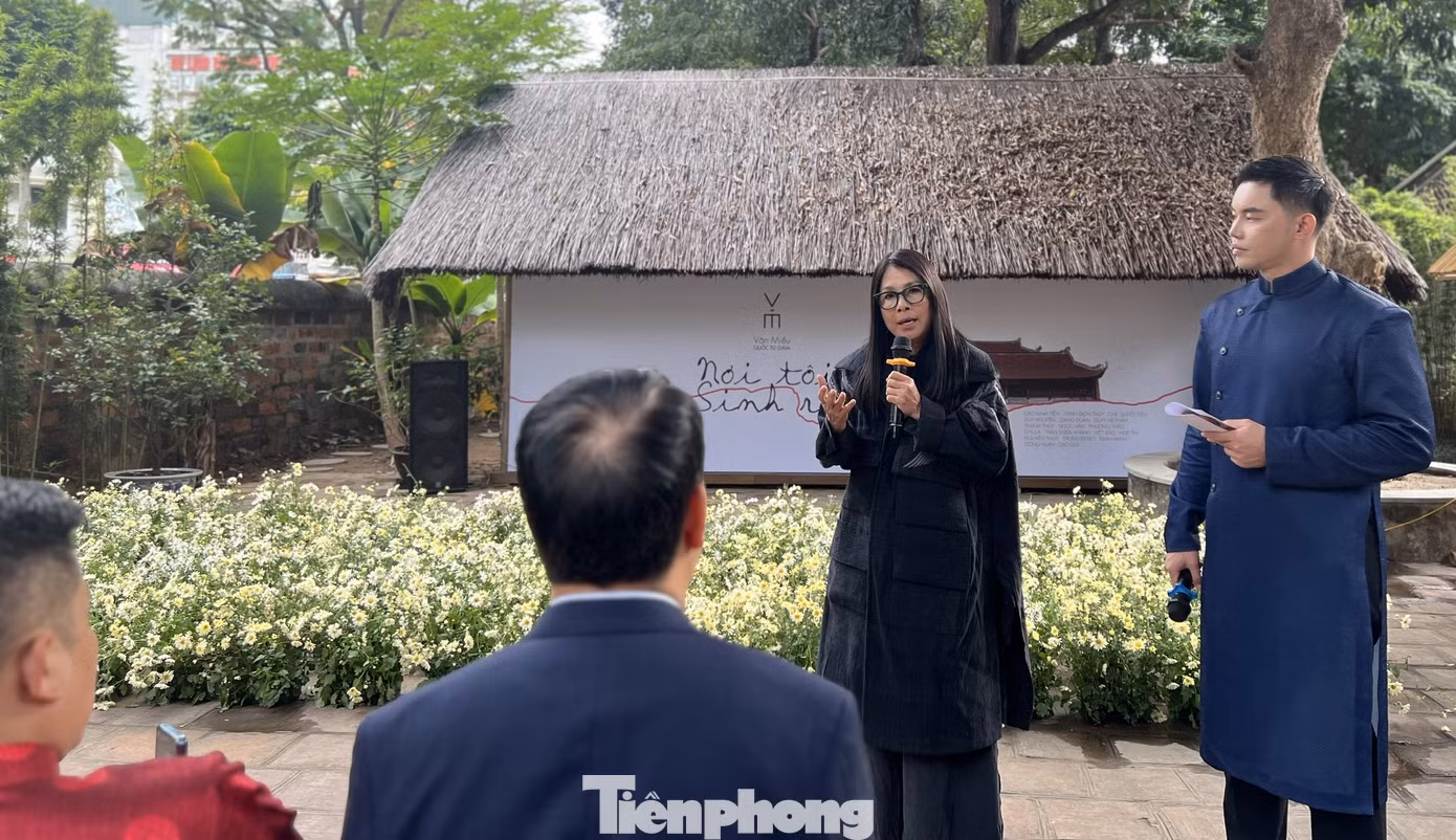 Nhà thiết kế Minh Hạnh trăn trở về chuyện áo dài chưa trở thành di sản. Nhà thiết kế Minh Hạnh trăn trở về chuyện áo dài chưa trở thành di sản.