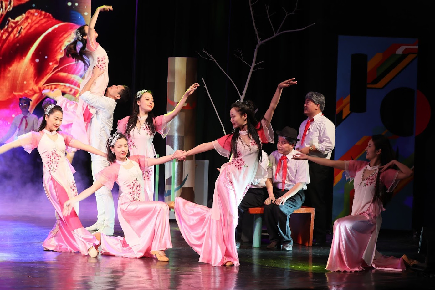 Những ca khúc trữ tình kết nối câu chuyện trong Tiếng gọi mùa hè.