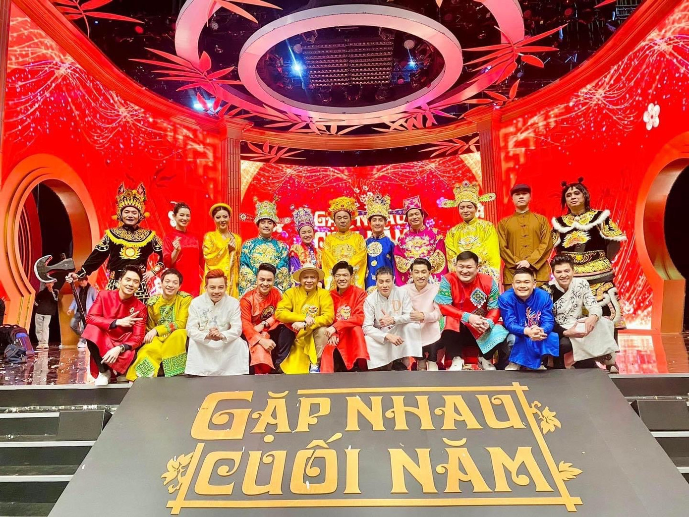 Nhà sản xuất tung ra những hình ảnh mới nhất sau ba đêm ghi hình Táo Quân 2024.