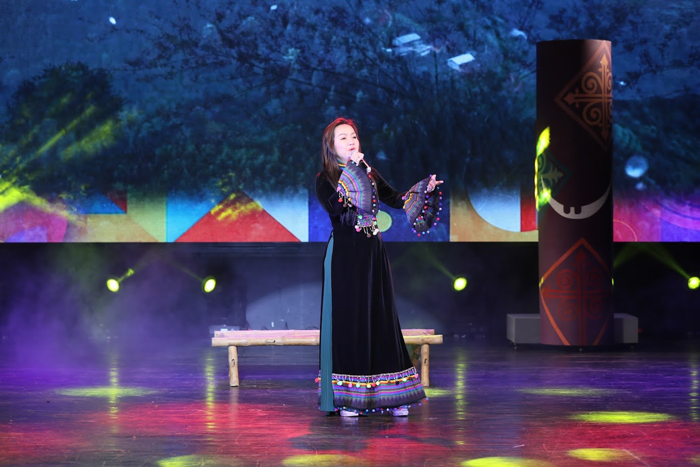 Những ca khúc trữ tình kết nối câu chuyện trong Tiếng gọi mùa hè.