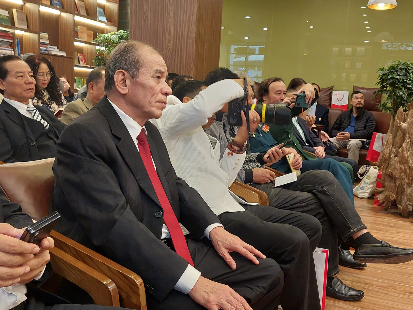 Chiến sĩ Đào Chí Thành - tác giả phần hồi ký của bộ đội Cụ Hồ. Chiến sĩ Đào Chí Thành - tác giả phần hồi ký của bộ đội Cụ Hồ.